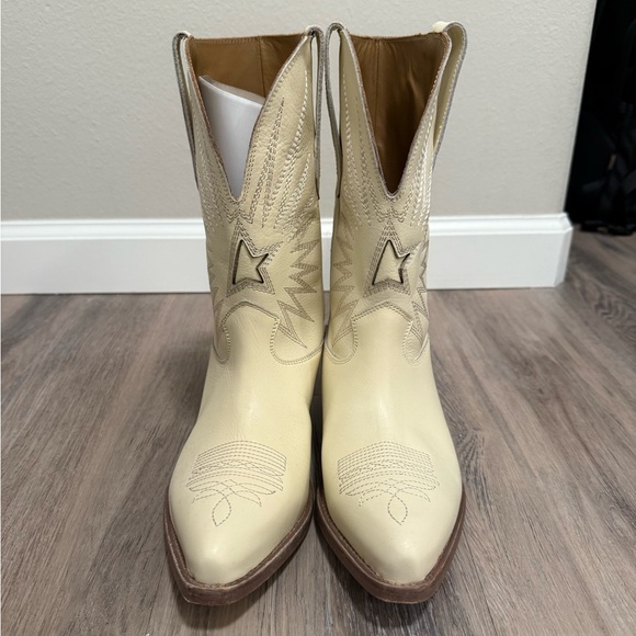 Golden Goose Wish Star Low Embroidery Boot in Buttercream - Picture 2 of 8